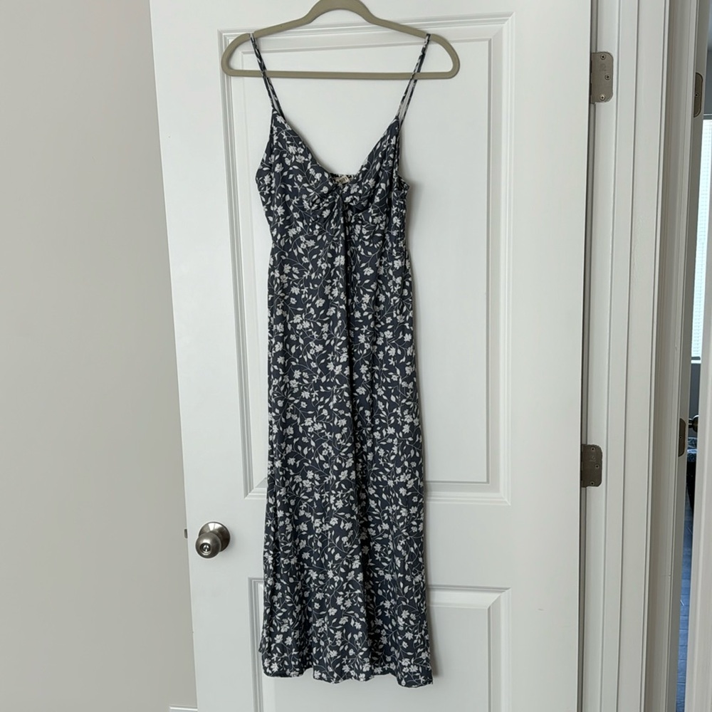 Sozy Soft Woven Dress With Bust Twist